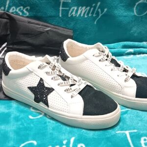 Vintage Havana Star-Accented White and Black Sneakers